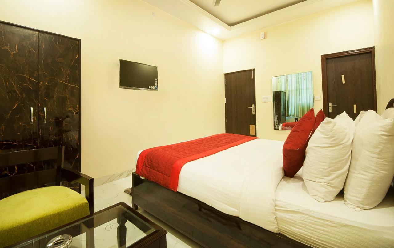 The Alpino Hotel Nueva Delhi Exterior foto